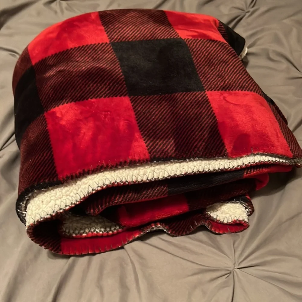 Express Buffalo Plaid Sherpa Cozy Winter Blanket Throw